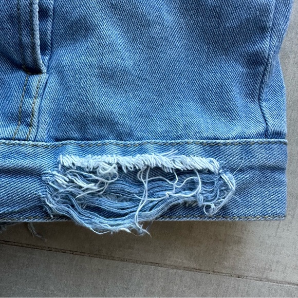 Distressed Denim Jacket - Menβs Medium - Picture 7 of 12